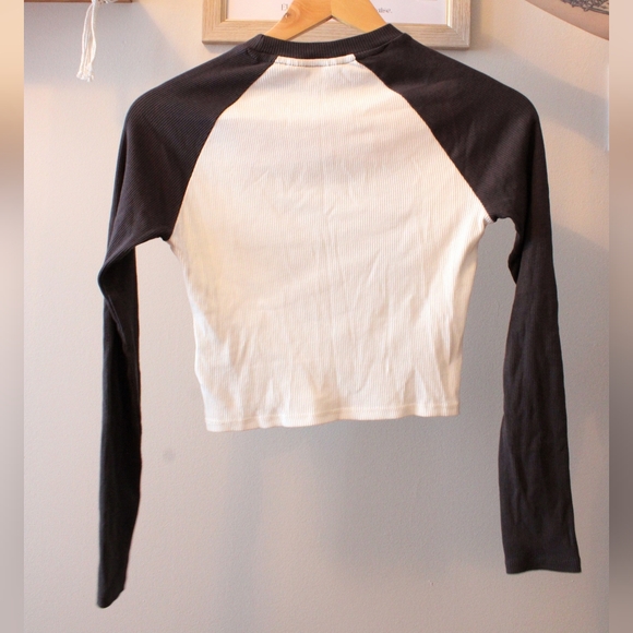 ๐ H&M "Gremlins" Long-Sleeved Shirt ๐ - Picture 2 of 3